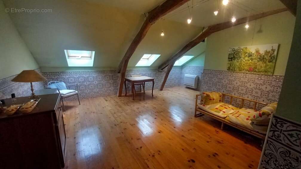 Maison 8 pièces / 235 m² / 199 000 EUR / LAGUIAN-MAZOUS - photo 8