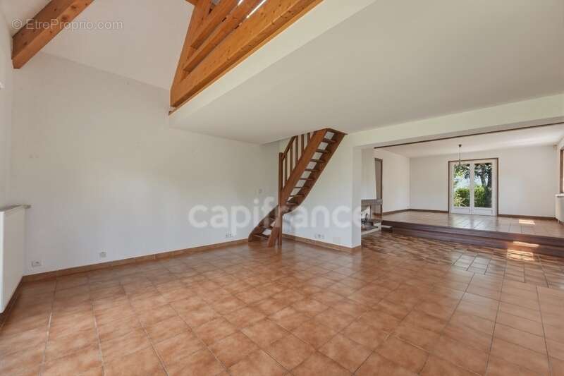 Maison à PREVESSIN-MOENS