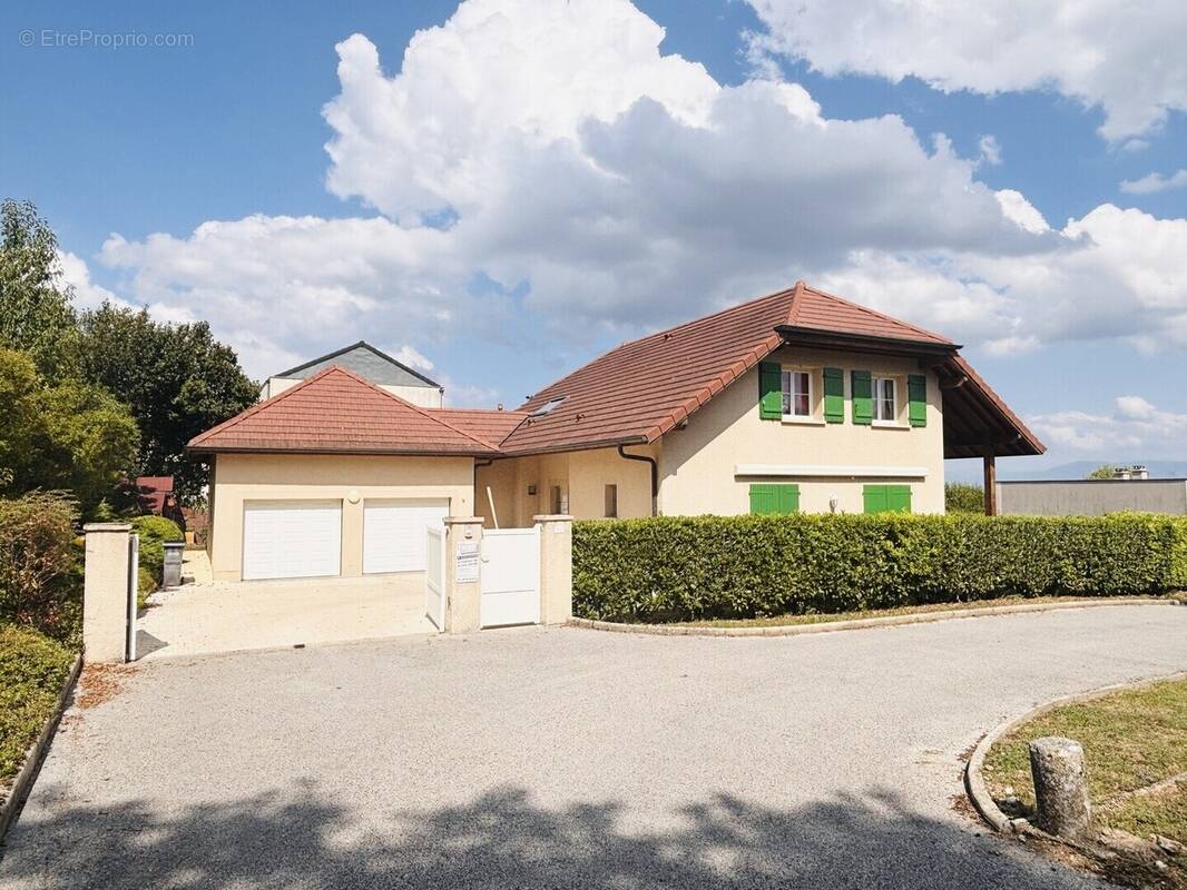 Maison à THOIRY