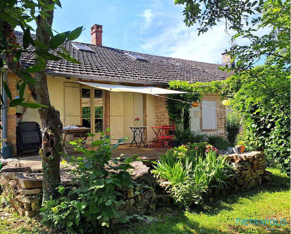 Maison 299 m² à La Genete  - photo 3