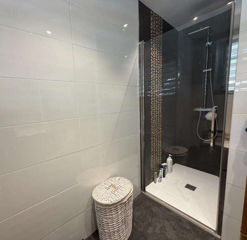 Propriete de caractere 6 pieces 137 m2 - photo 7