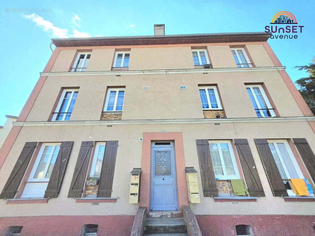 Appartement à VAUJOURS