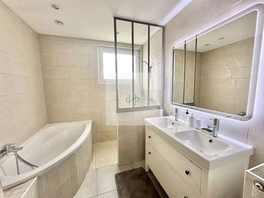 Maison à MONTELIMAR