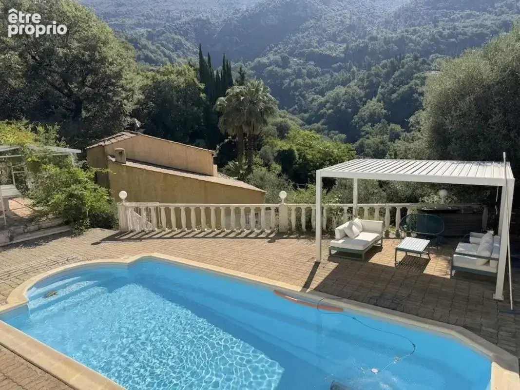 Maison à CASTAGNIERS
