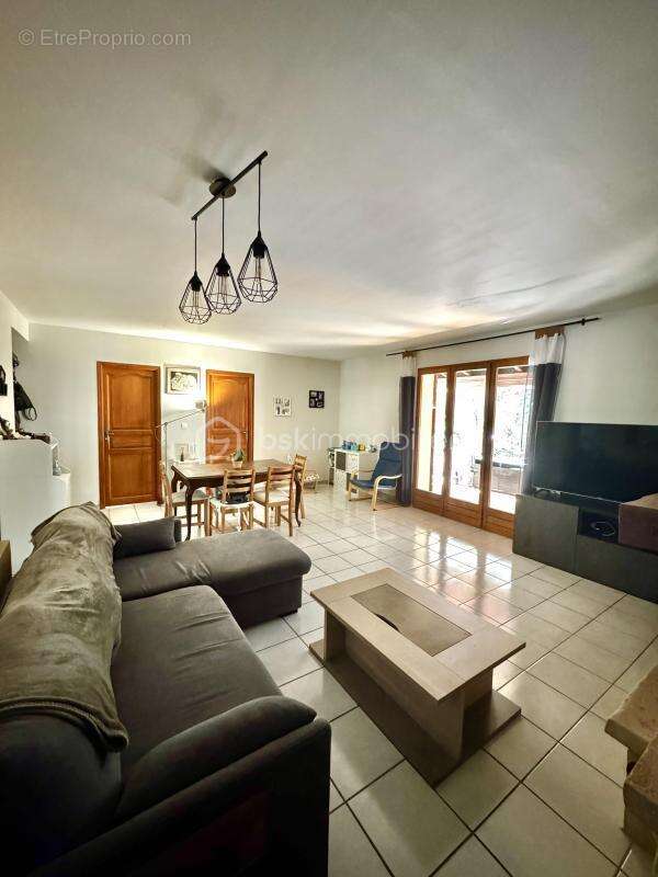 Maison à SAINT-LAURENT-DES-ARBRES