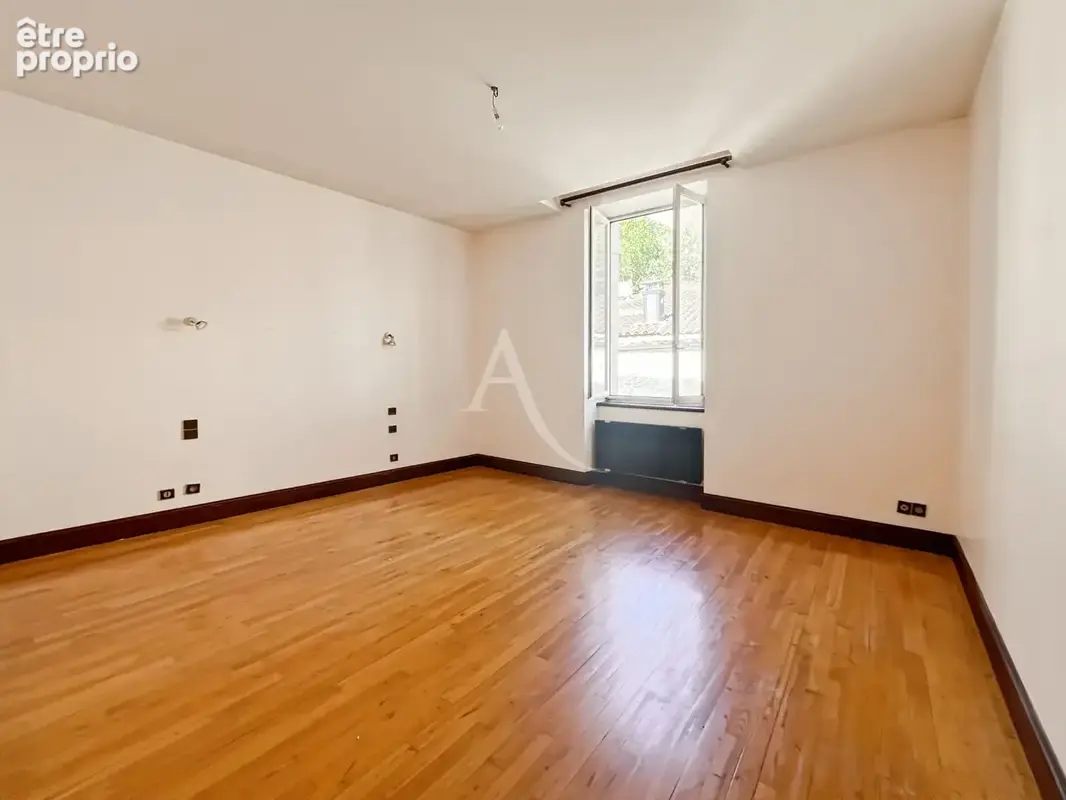 A VENDRE - Maison familiale de caractère au coeur de Penne-d'Agenais, avec piscine - photo 12