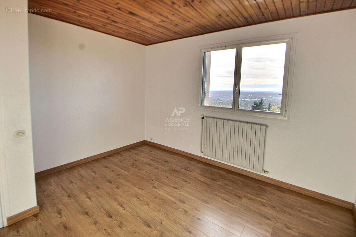 Maison à CHANTELOUP-LES-VIGNES