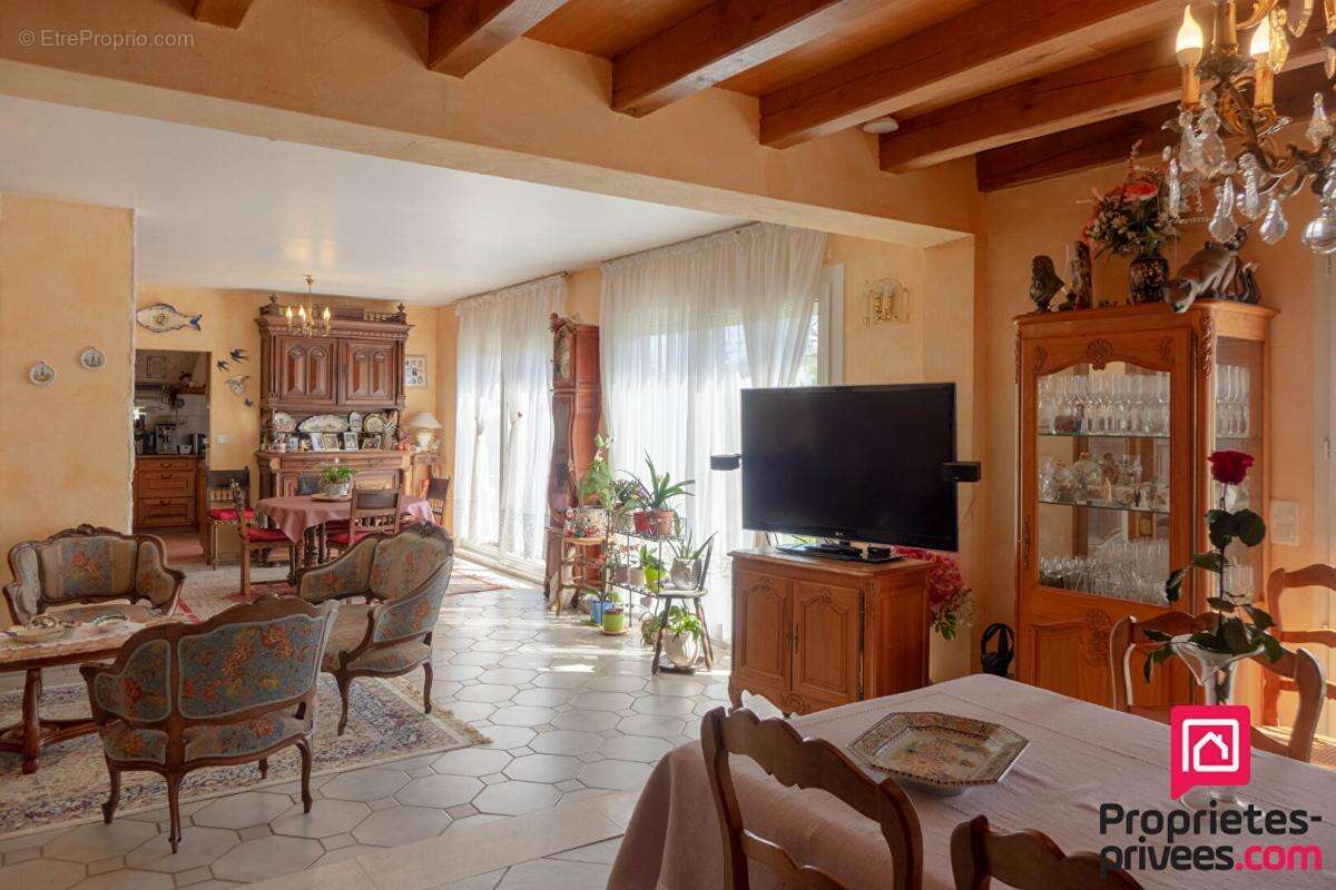 Maison à LA CHAPELLE-SAINT-MESMIN