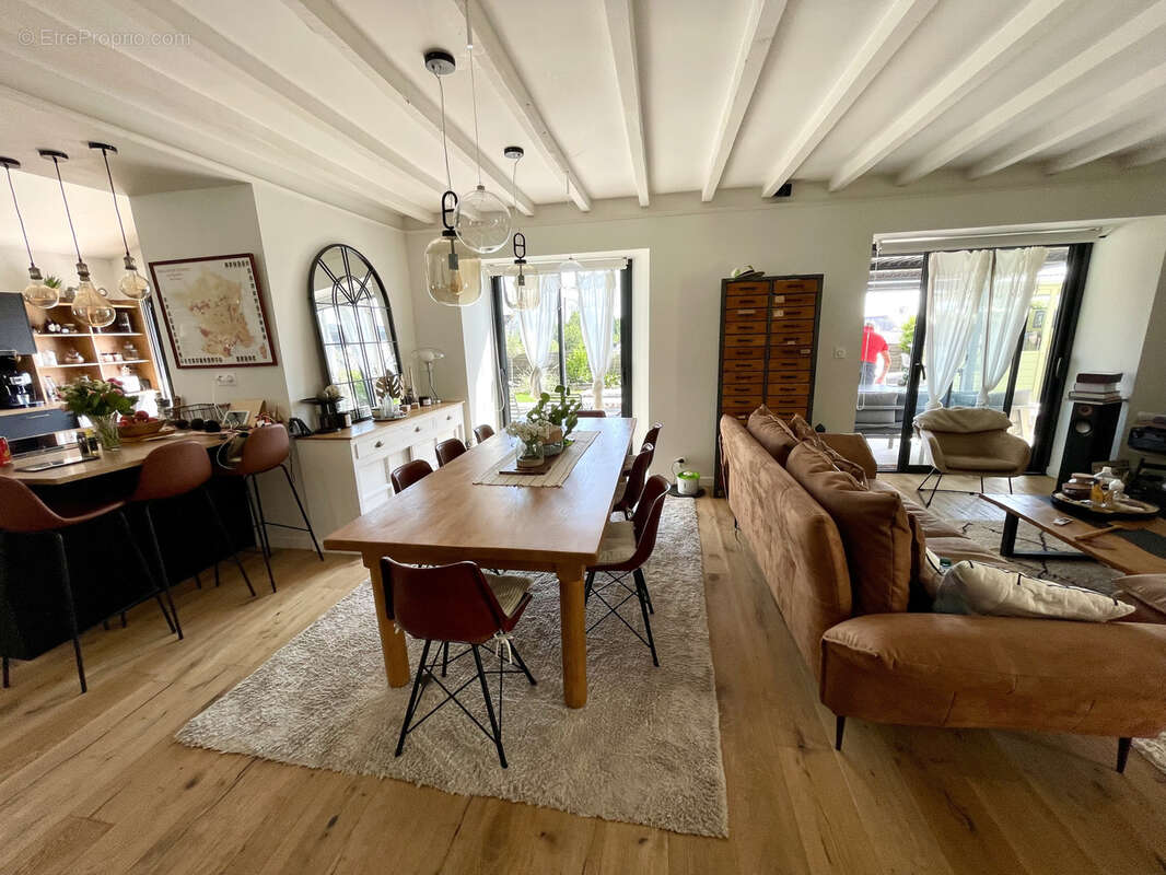 Maison 160 m² à Saint-Ave  - photo 10