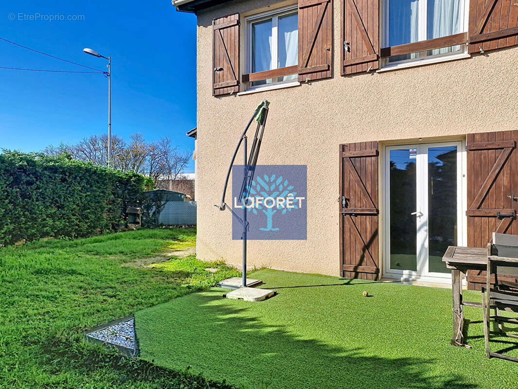 Maison à SAINT-GENIS-LAVAL