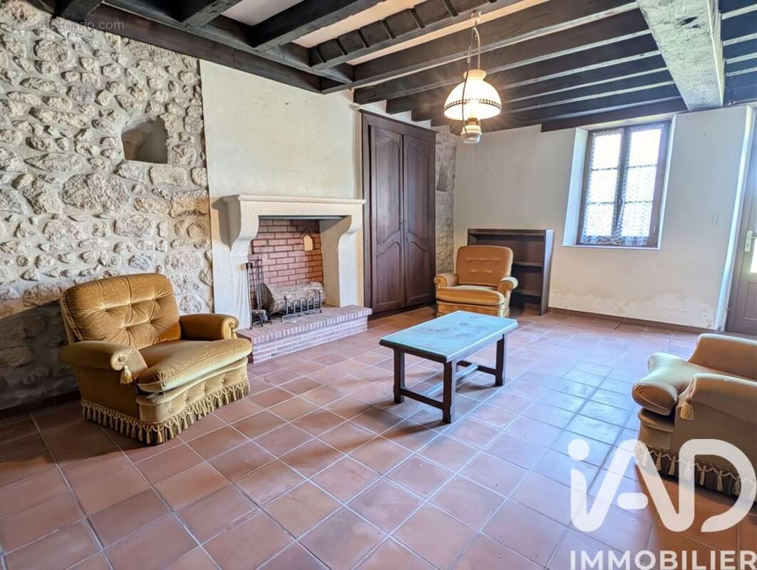 Maison 99 m² à Urciers  - photo 2
