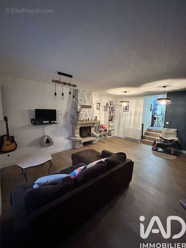 Photo 2 - Maison à LA CHAPELLE-AUX-FILTZMEENS