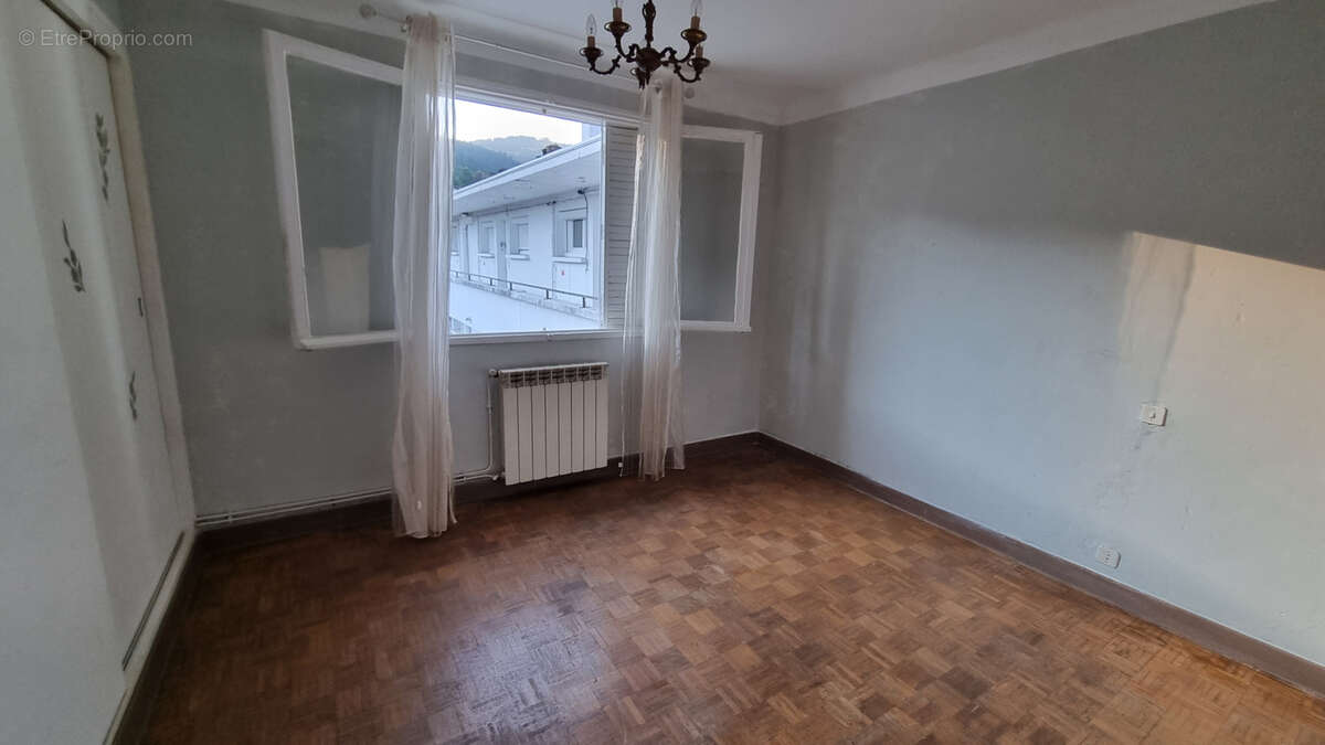 Appartement à LAMALOU-LES-BAINS