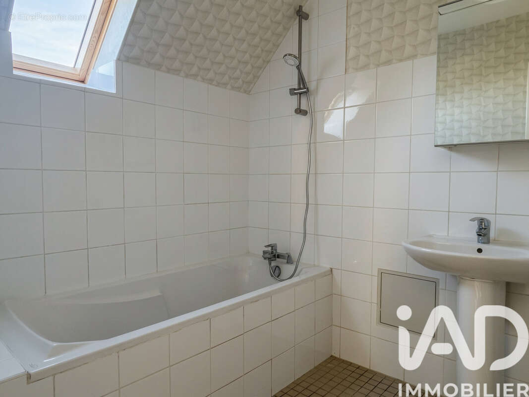 Maison 93 m² à Breteil  - photo 7
