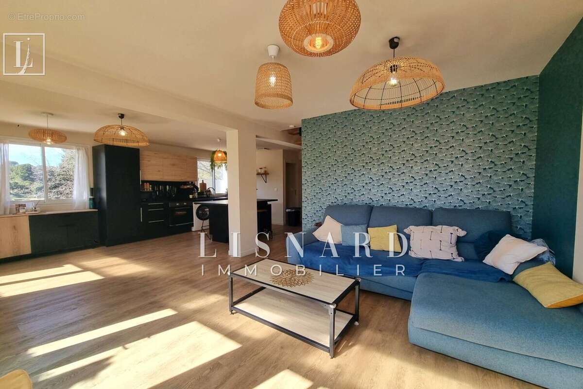 Appartement à VALLAURIS