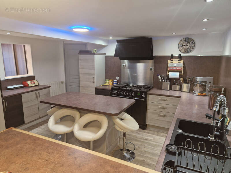 Maison à vendre 8 pièces proche de TONNAY CHARENTE (17) - photo 4