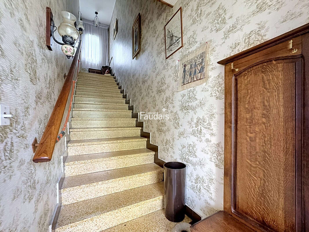 Maison 84 m² à Saint-Lo  - photo 7