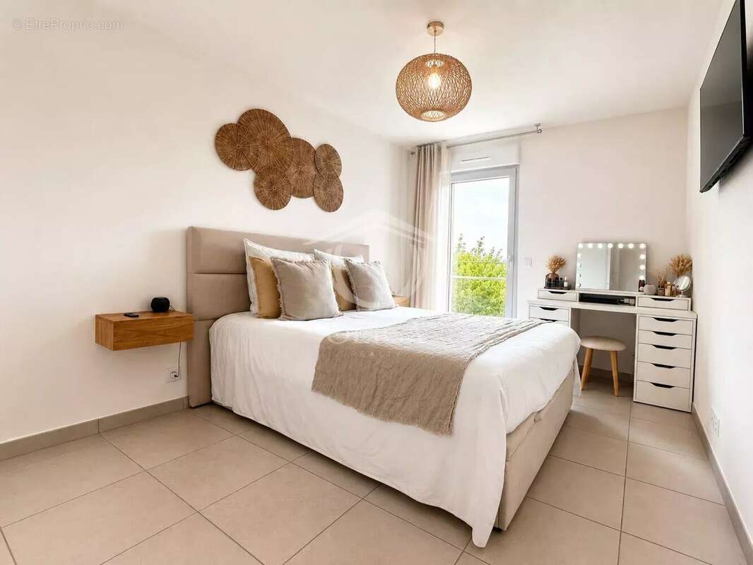 ANTIBES – Rare à la vente ! Superbe 2 pièces récent avec terrasse, garage et dépendances - photo 7
