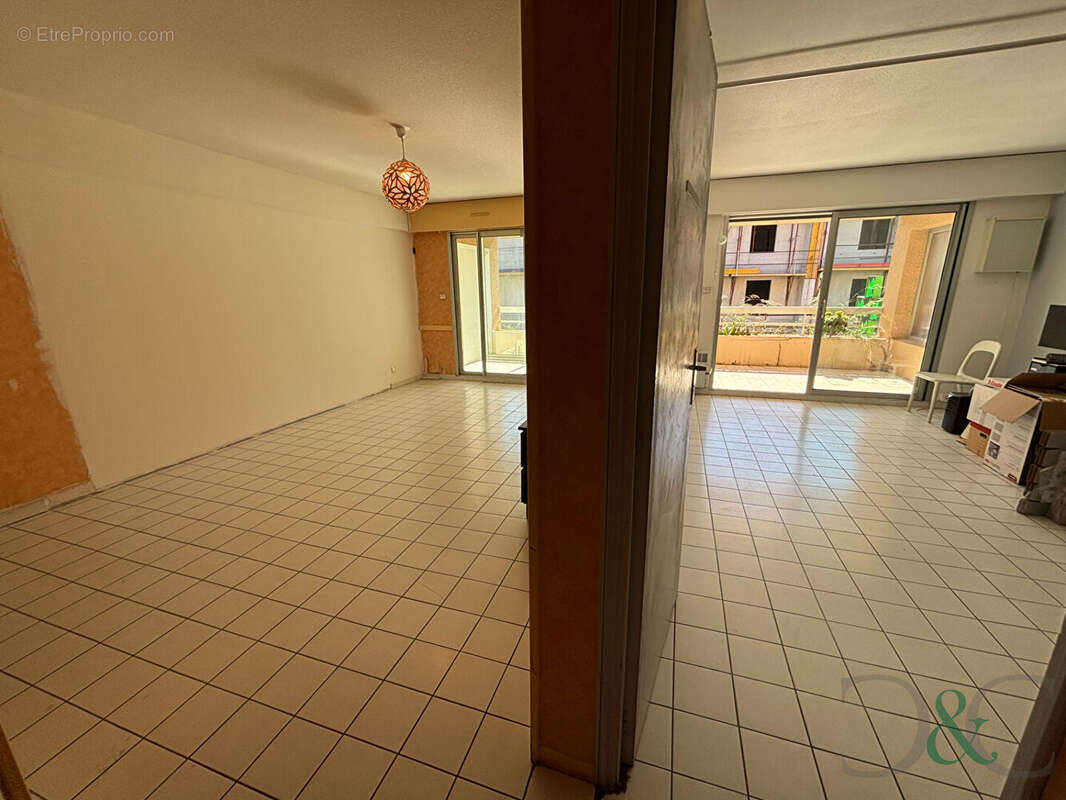 Appartement à BORMES-LES-MIMOSAS