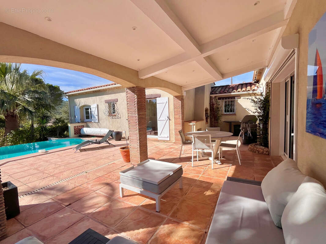 Maison à LES ISSAMBRES