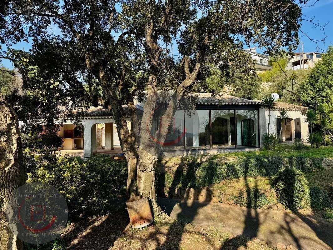 Maison à LES ADRETS-DE-L&#039;ESTEREL