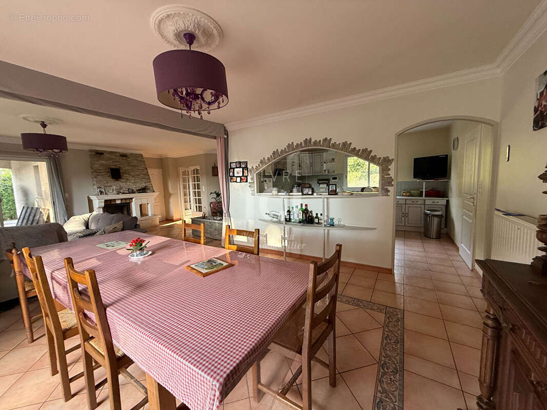 Maison à FROSSAY