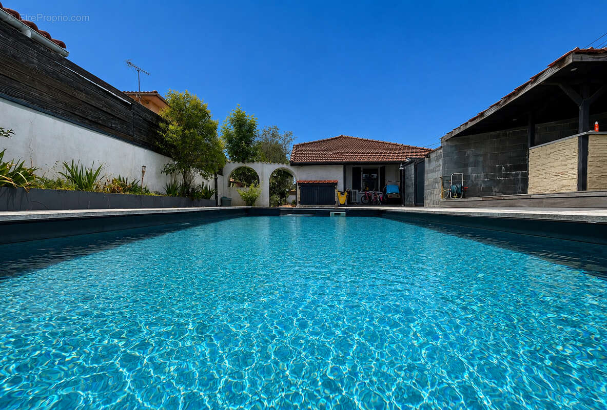 5 min des plages ? Maison rénovée, 5 chambres, piscine et garage - photo 15