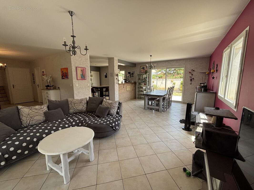 Maison 142 m² à Romans-Sur-Isere  - photo 2