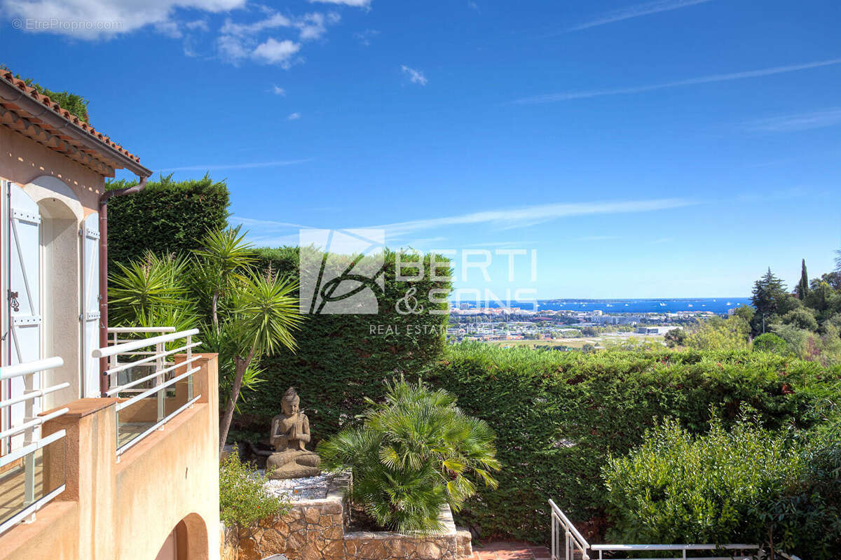 Maison à MANDELIEU-LA-NAPOULE