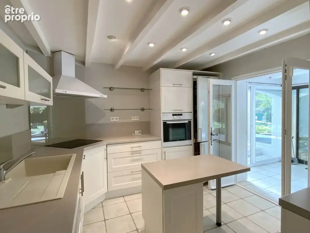 Charmante maison avec terrain arboré et piscine  à Uzès. - photo 9