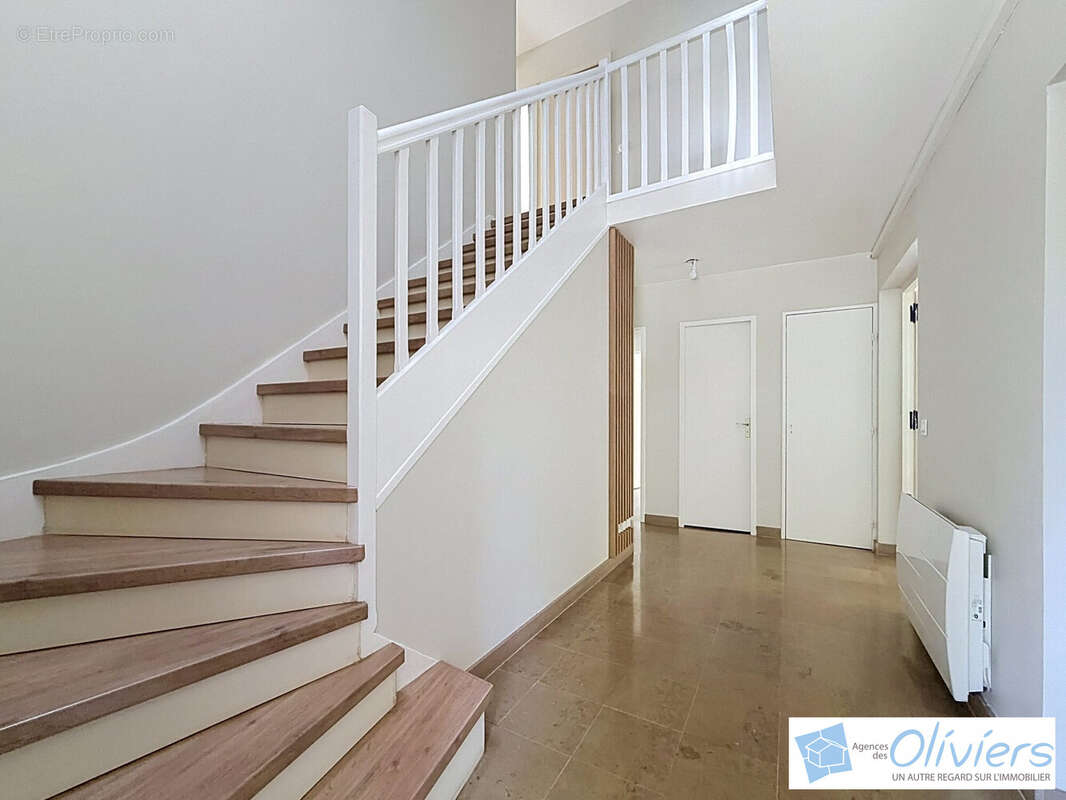 Maison 184 m² à Chevreuse  - photo 2