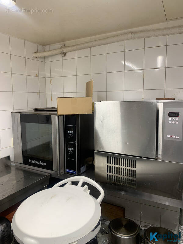 Autre à PARIS-8E