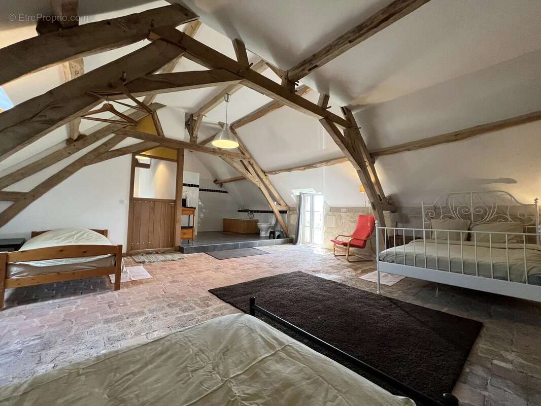 Maison à AZAY-LE-FERRON