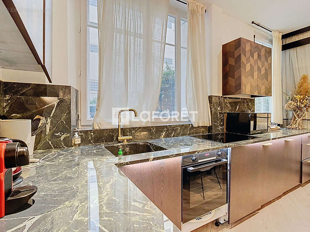Appartement à PARIS-15E