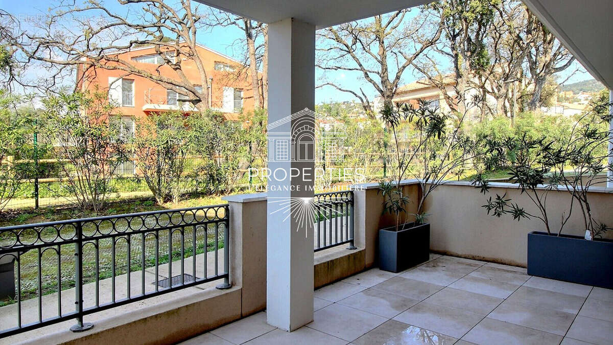 Appartement à BORMES-LES-MIMOSAS