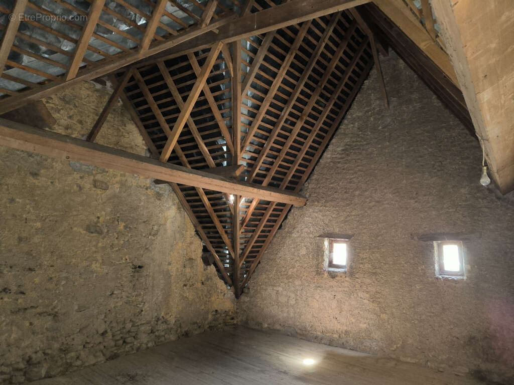 Maison à MOULINS-ENGILBERT