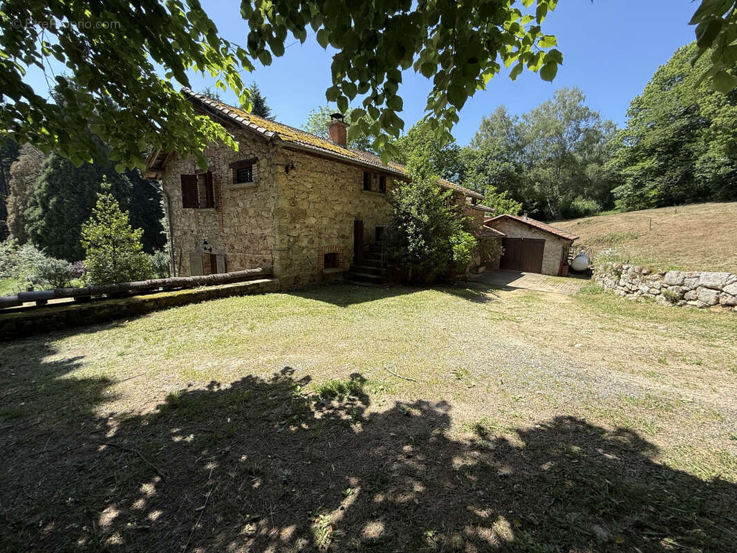 Maison à CELLES-SUR-DUROLLE