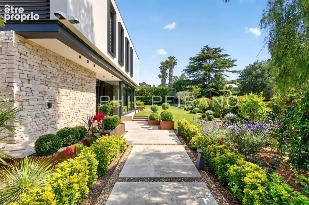 Cap d'antibes -  villa contemporaine dans domaine privé - photo 10