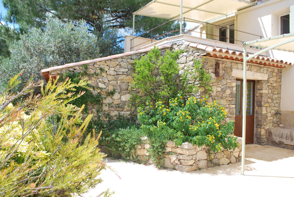 Maison à COTIGNAC