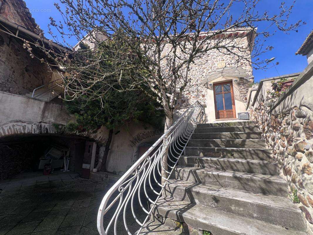 Maison à ALLEGRE-LES-FUMADES