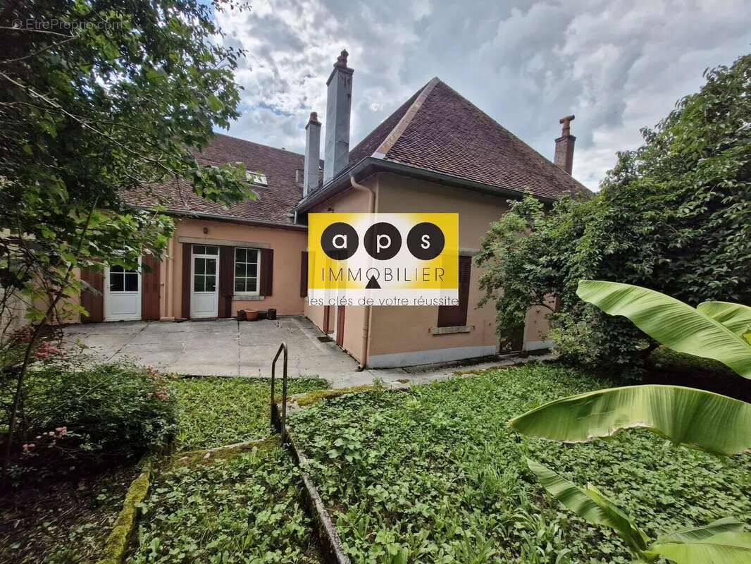Appartement à SALINS-LES-BAINS
