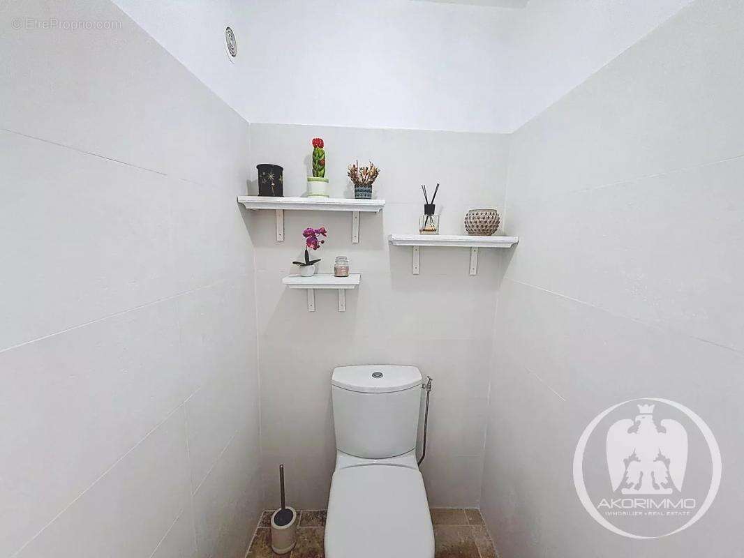 Maison à CASTAGNIERS