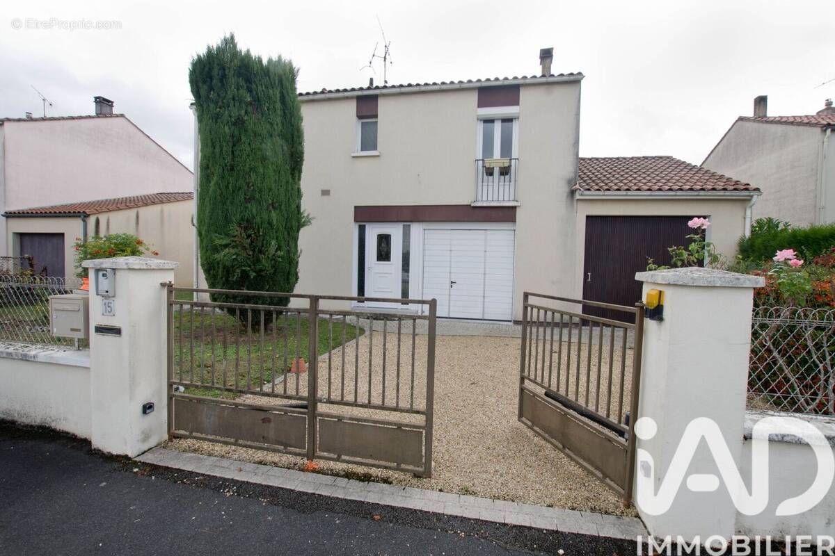 Photo 1 - Maison à LA COURONNE