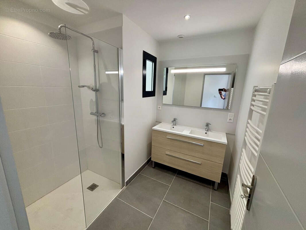 Appartement à SAINTE-CECILE-LES-VIGNES