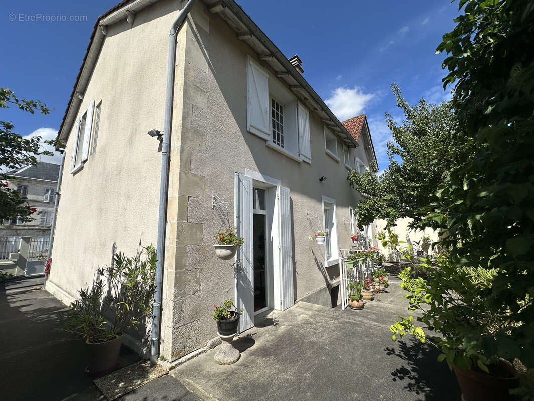 Maison à BARBEZIEUX-SAINT-HILAIRE