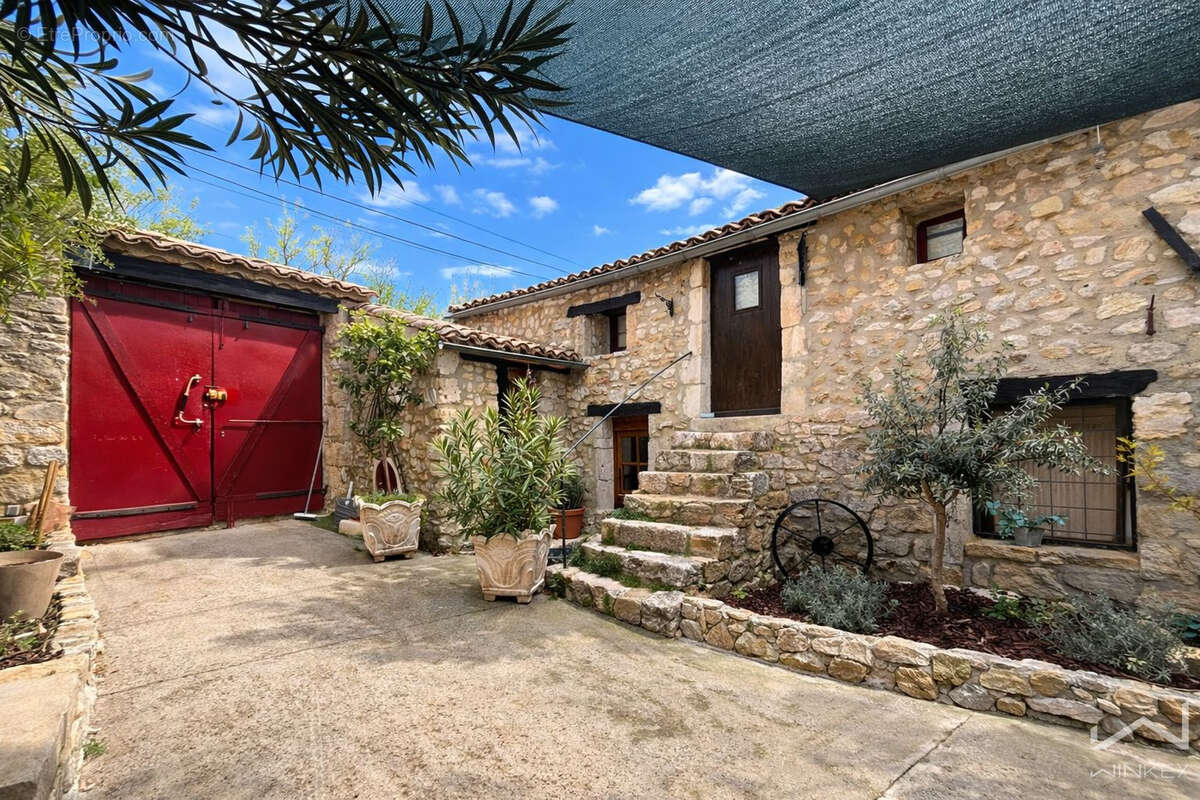 Maison à SAINT-MONTAN