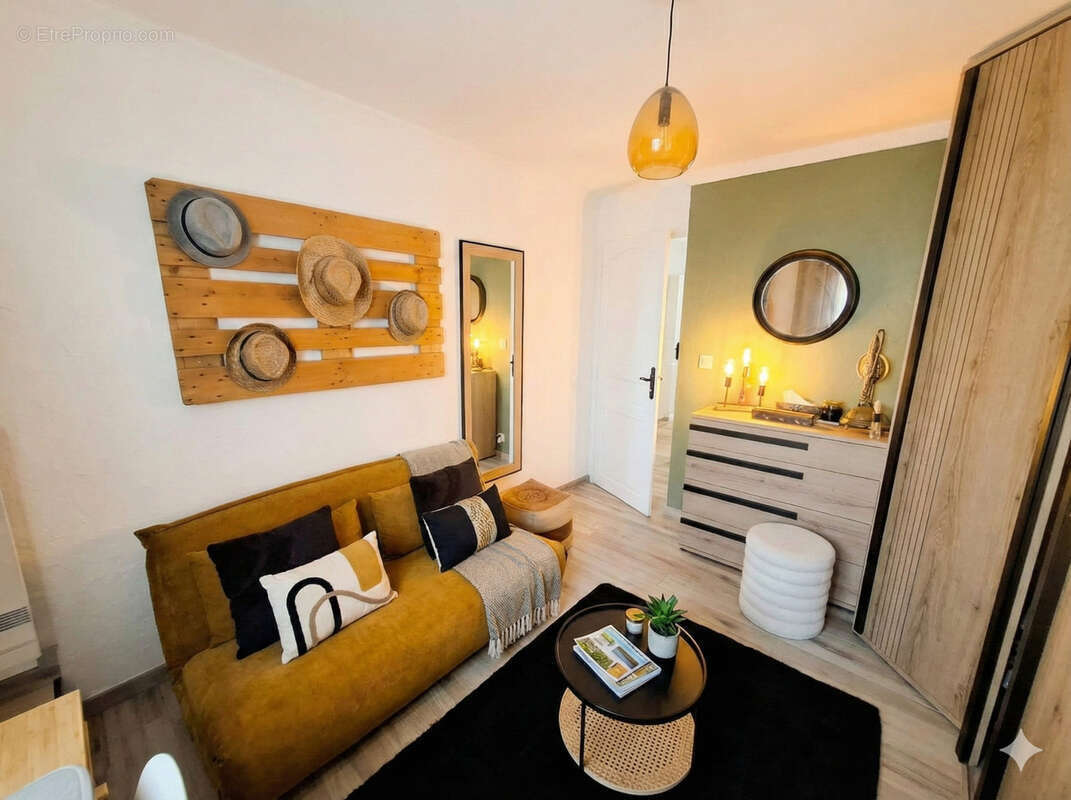 Appartement à PERON