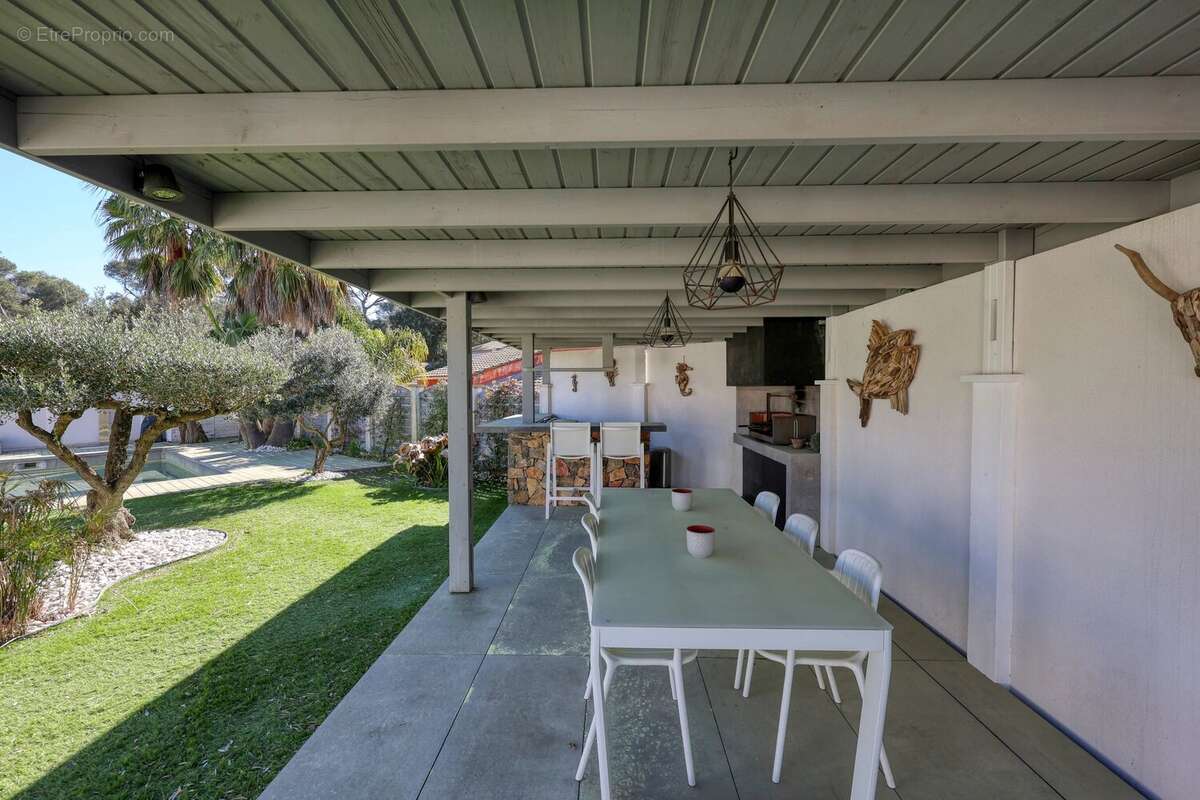 Villa contemporaine rénovée/imaginée par architecte d’intérieur – volumes exceptionnels – Janas - photo 10