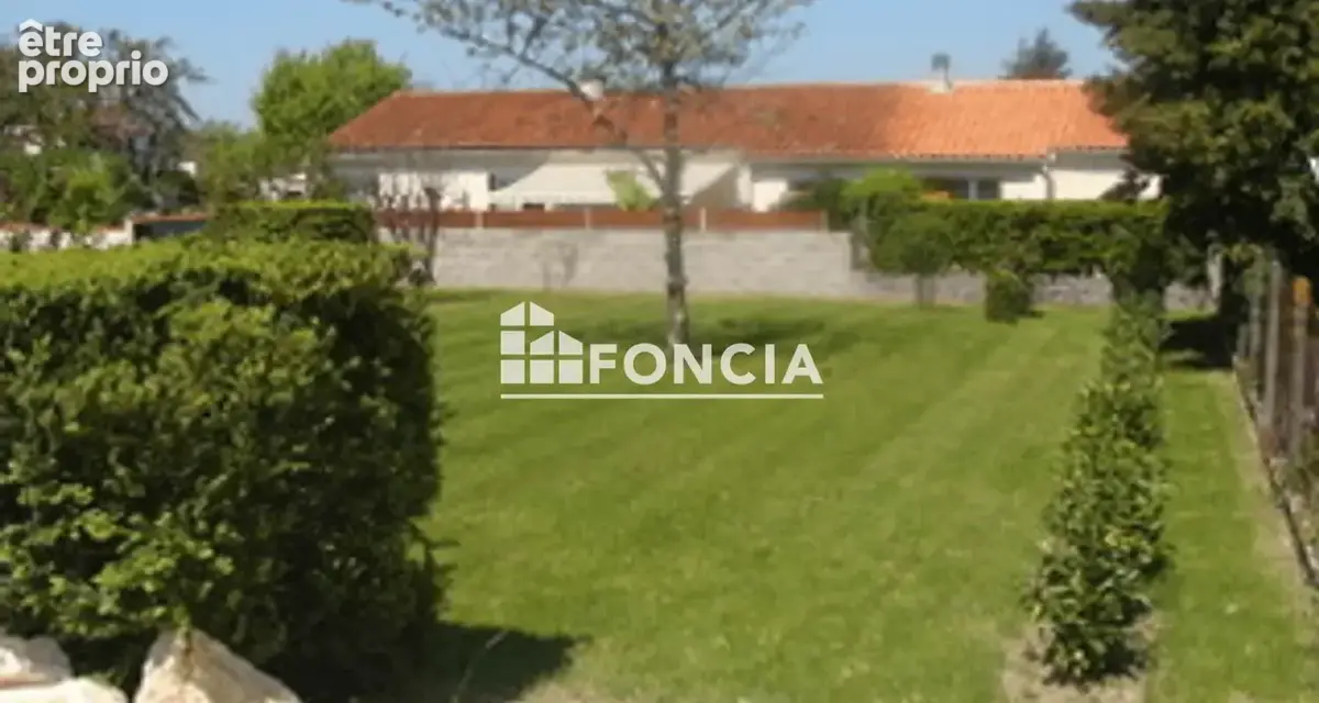 Châteaubernard – maison avec 1 024 m² de terrain clos - photo 6