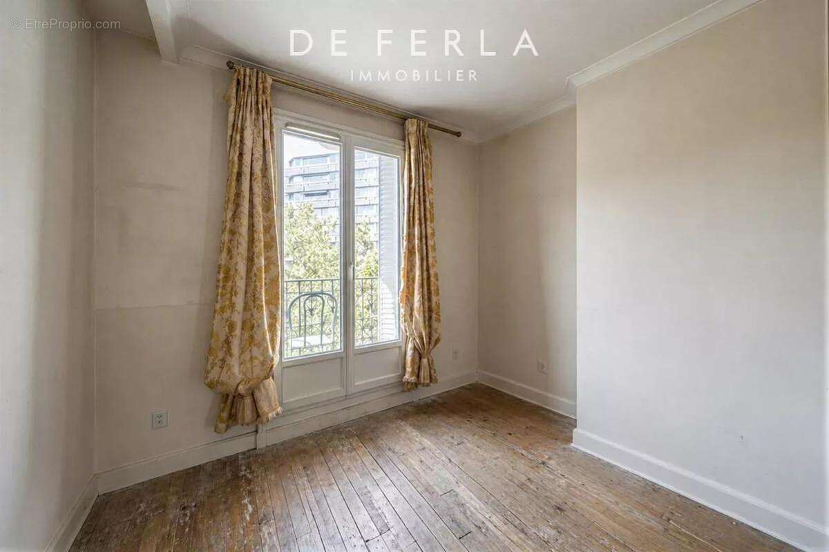 Appartement à PARIS-14E